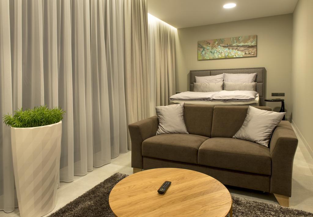 Mg Restaurace/Luxury Apartments Mladá Boleslav Buitenkant foto