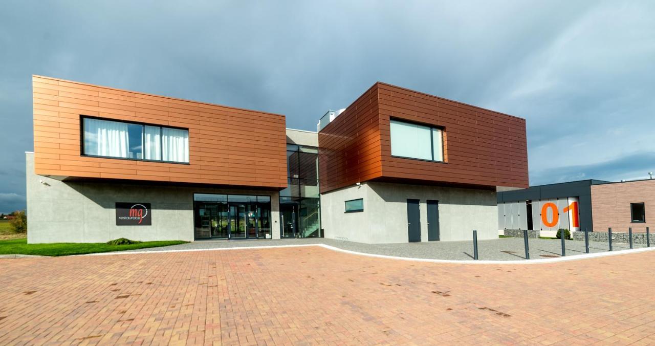 Mg Restaurace/Luxury Apartments Mladá Boleslav Buitenkant foto